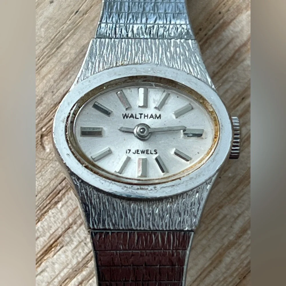 Waltham 17 Jewels Rare Vintage Mechanical Ladies Watch Stainless Dial Bracelet